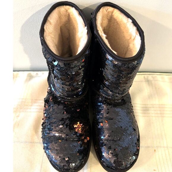 UGG Classic Short Comsos Sequin Boots - Size 8 - Picture 5 of 7